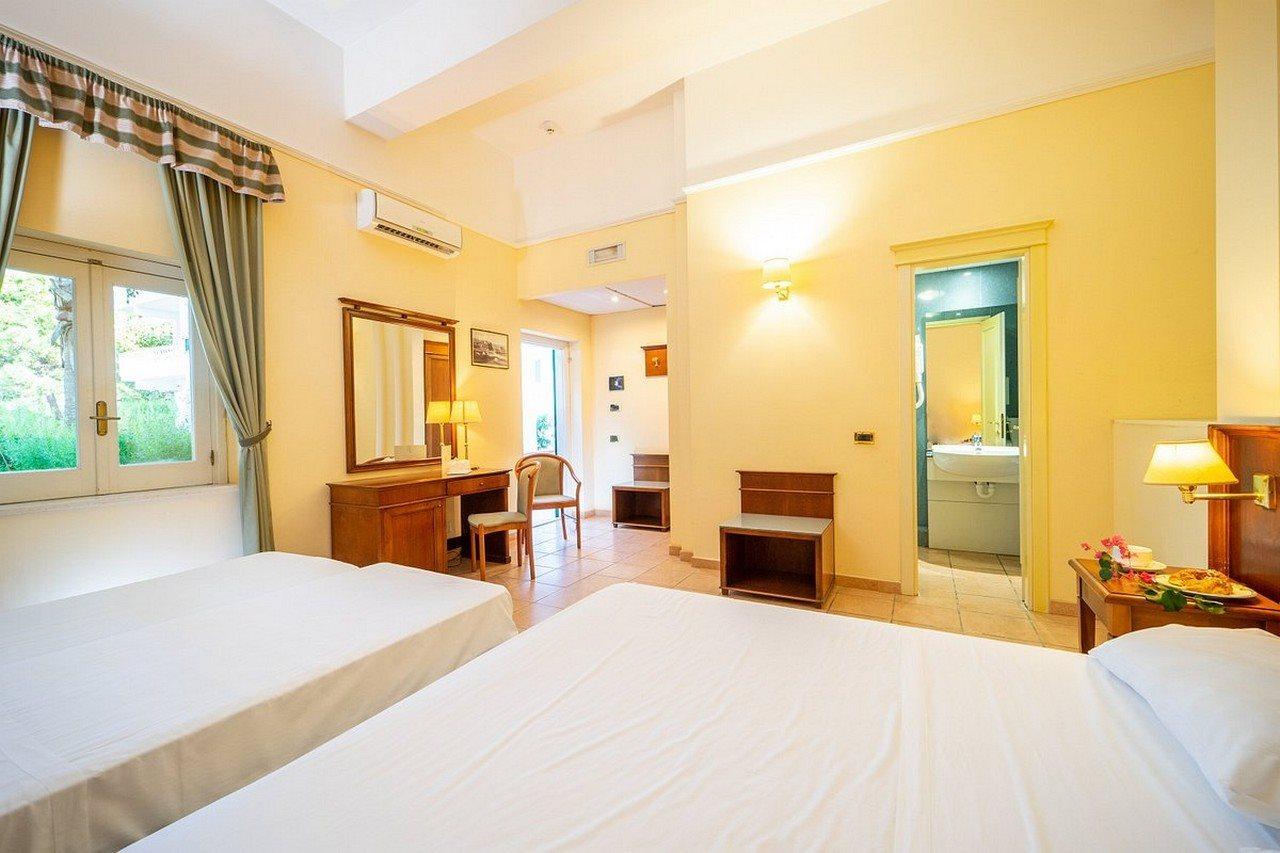 Hotel Santa Lucia Parghelia Esterno foto