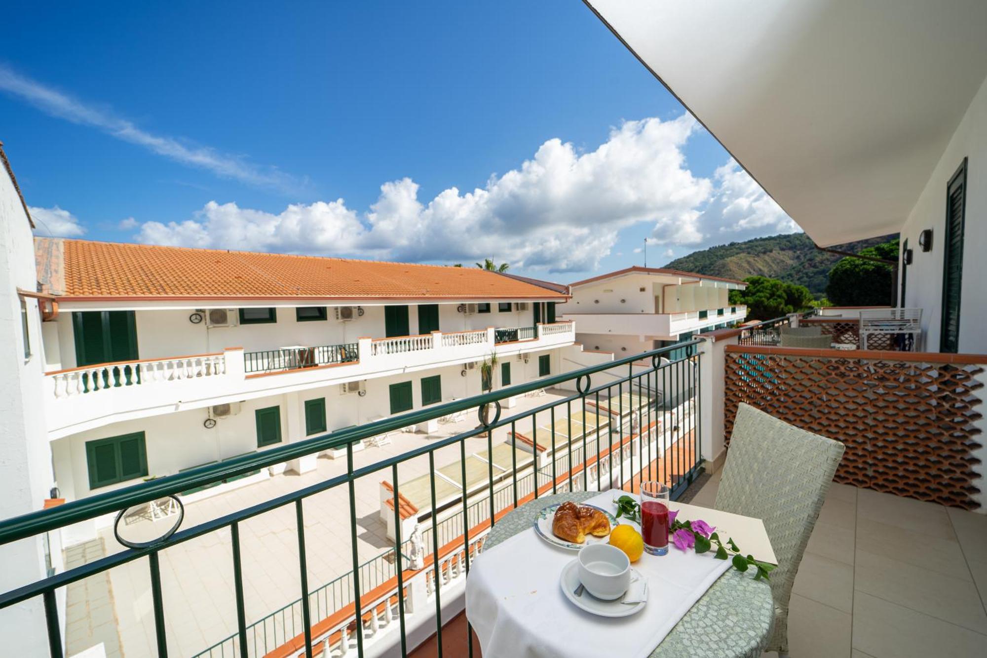 Hotel Santa Lucia Parghelia Esterno foto
