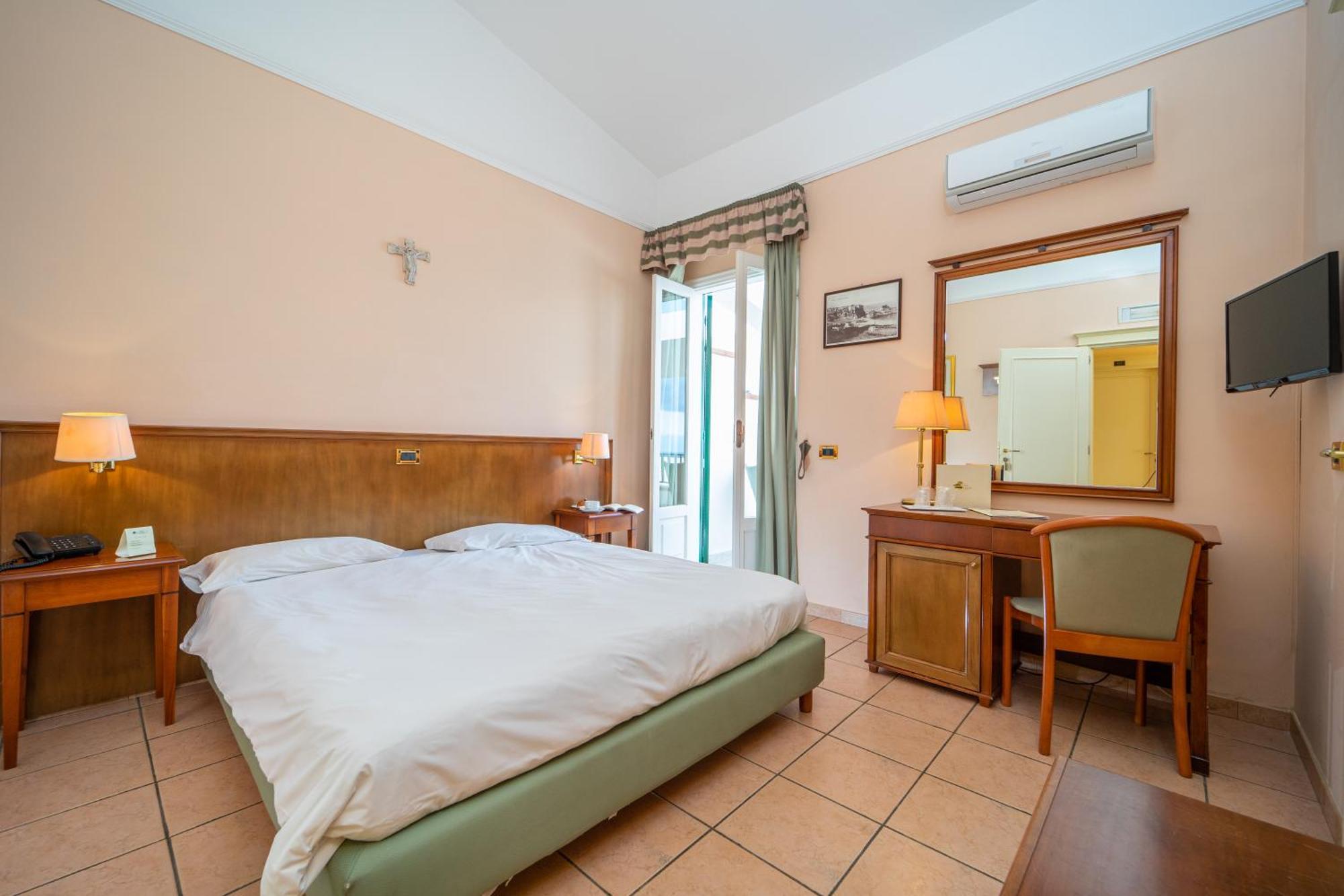 Hotel Santa Lucia Parghelia Esterno foto