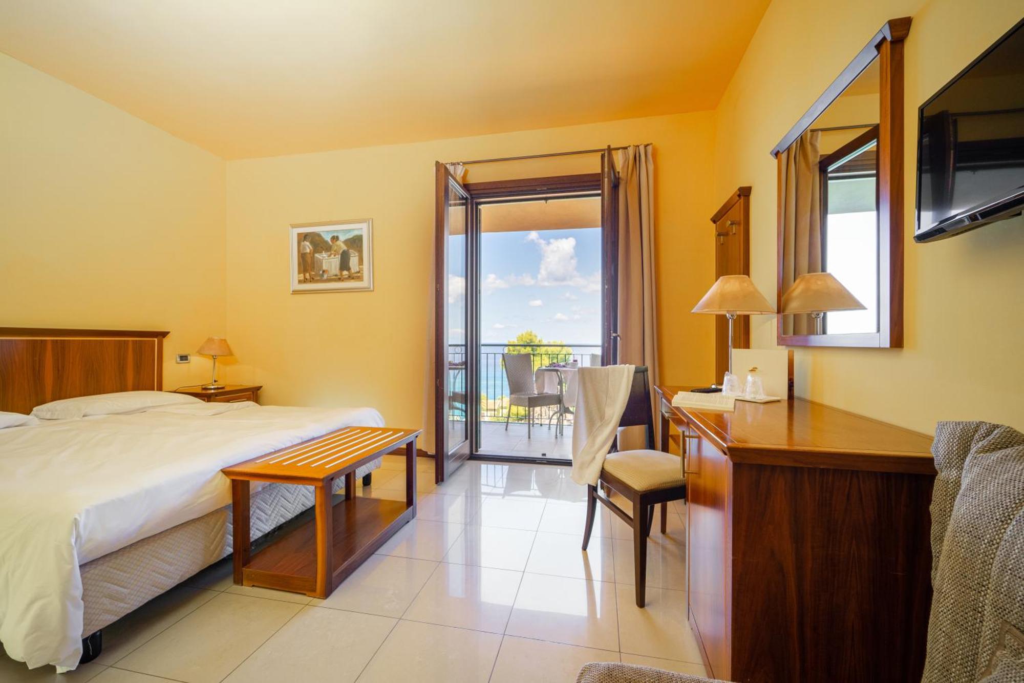 Hotel Santa Lucia Parghelia Esterno foto