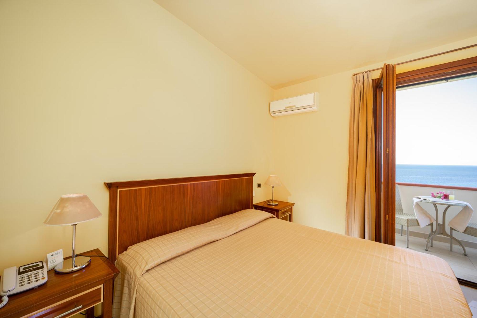 Hotel Santa Lucia Parghelia Esterno foto