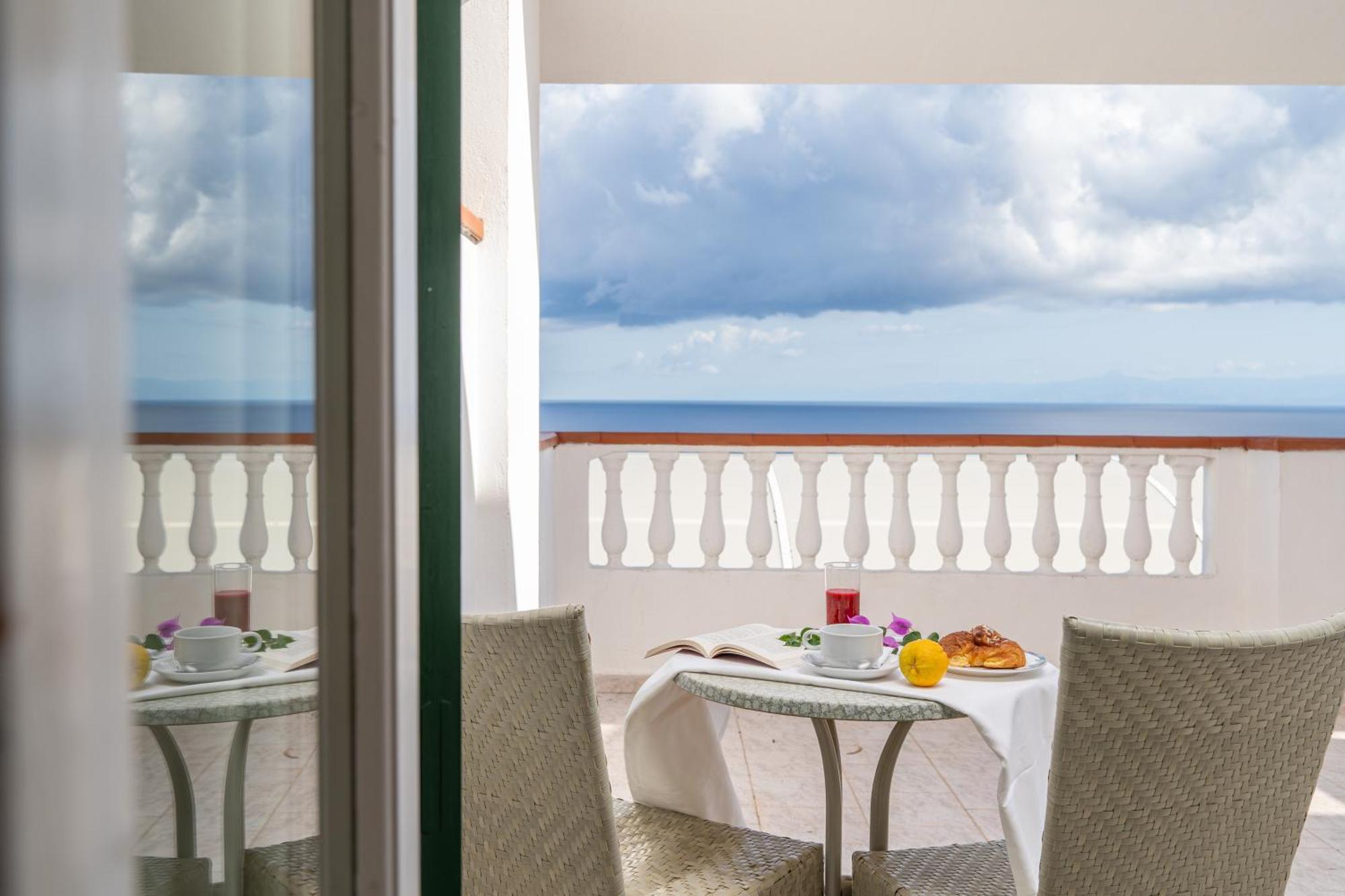 Hotel Santa Lucia Parghelia Esterno foto